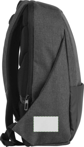 Sur le côté gauche