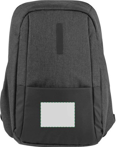 Sur la poche face avant