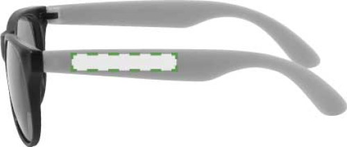 Sur le côté gauche