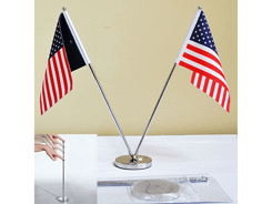Double drapeaux de table ajustable