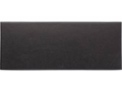 Parure composée d'une torche et d'un tournevis.