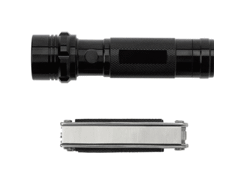 Set comprenant une pince et une torche