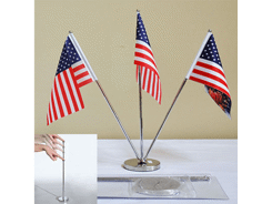 Triple drapeaux de table ajustable